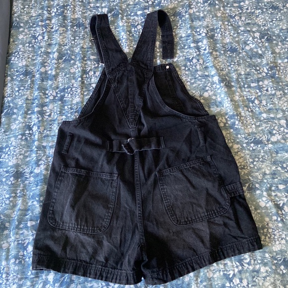 WOMENS NO BOUNDARIES OVERALL SHORTS | SIZE M (7-9) | BLACK - Picture 4 of 4